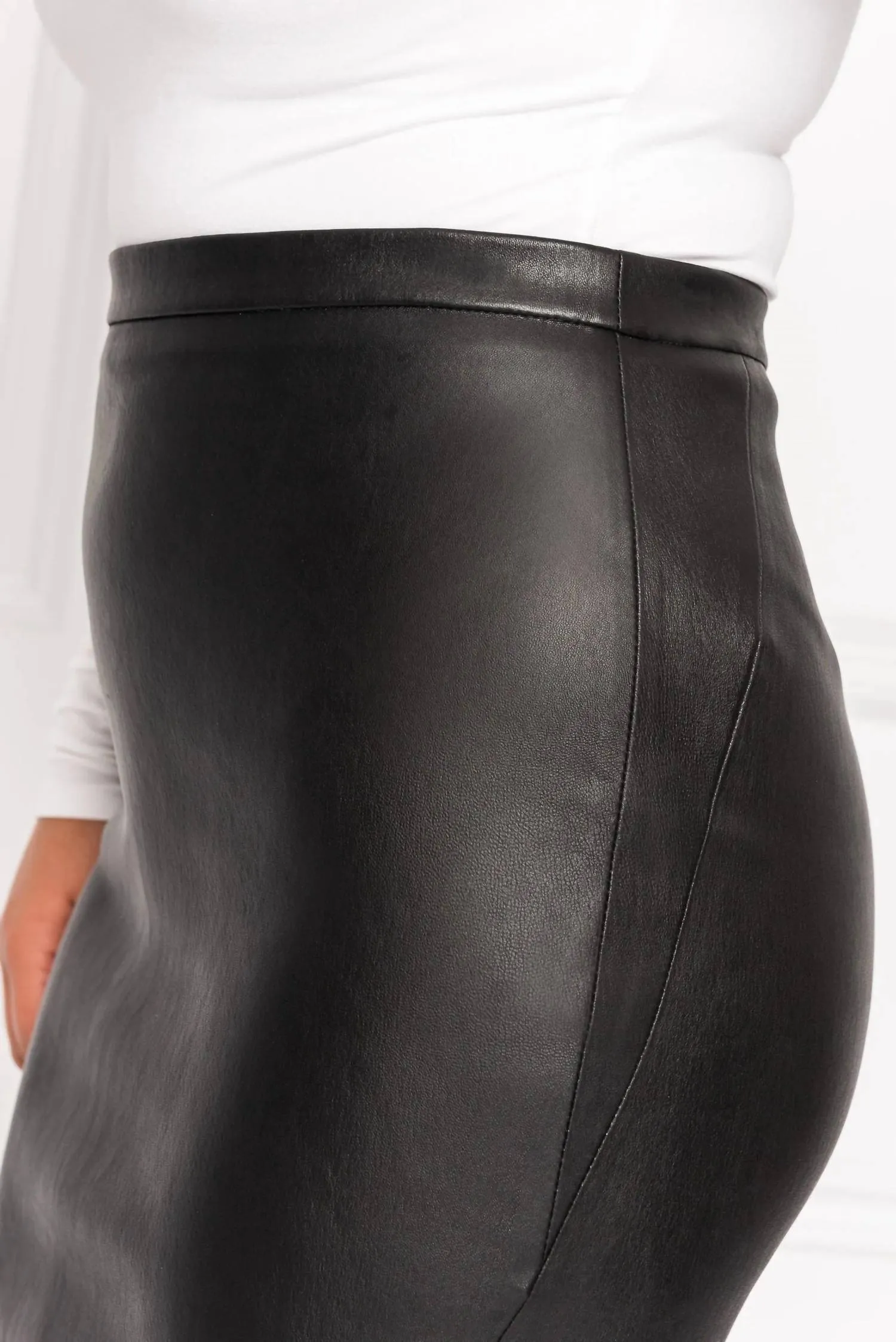 Jupe crayon en cuir Avana en noir