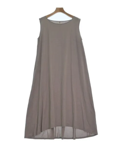 BEIGE, Robes