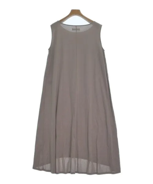 BEIGE, Robes