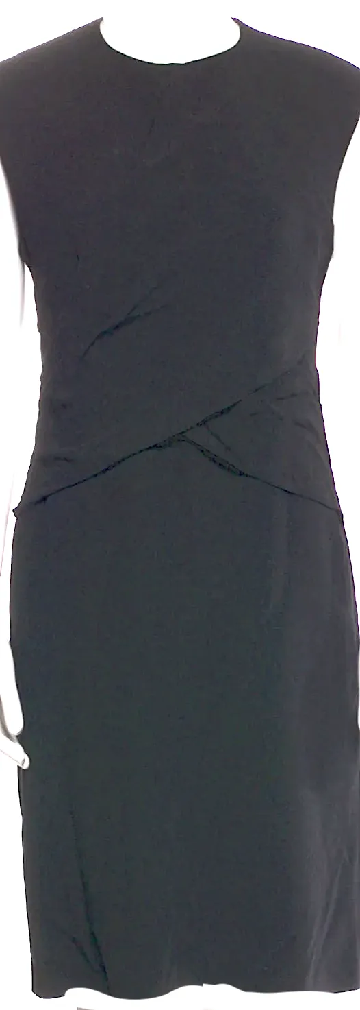 Celine Paris. PHOEBE PHILO. Robe noire en mélange viscose/soie à col rond longueur genoux