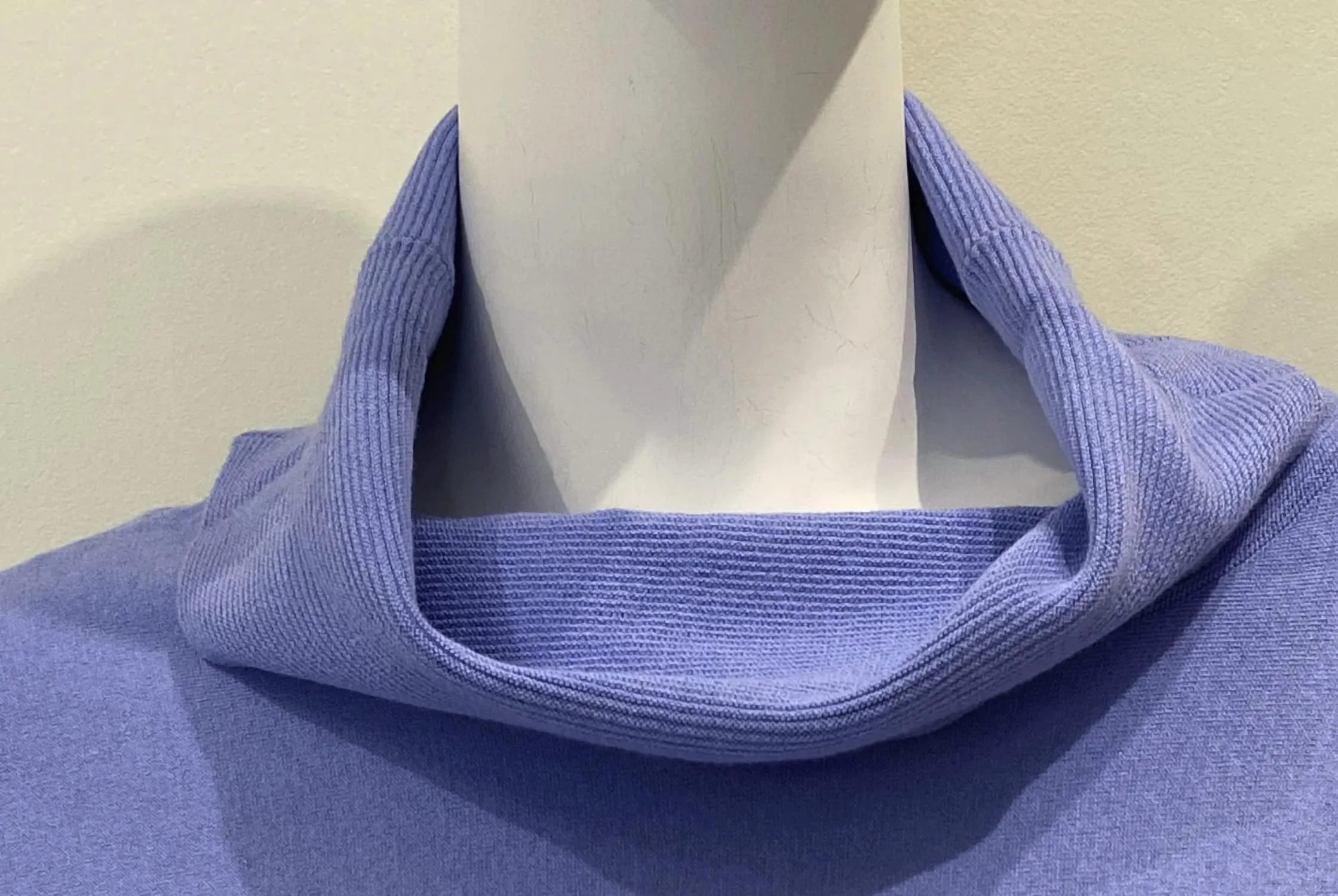 Pull à col montant et manches dolman en iris