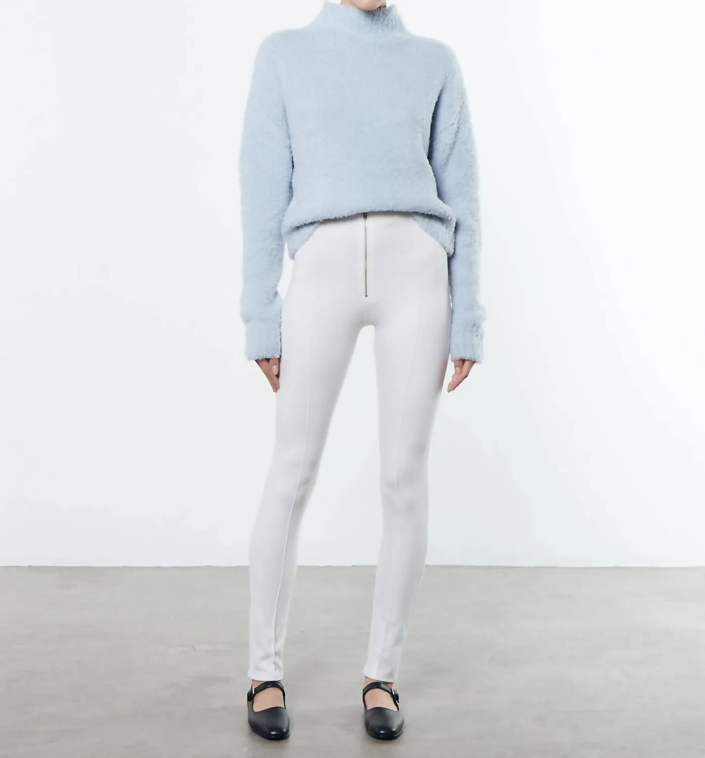 Pull col roulé coupé en bleu poudré