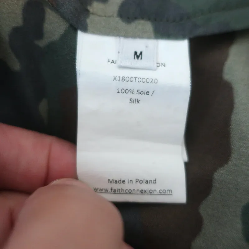 Faith Connexion Chemise à imprimé camouflage vert armée taille moyenne manches longues