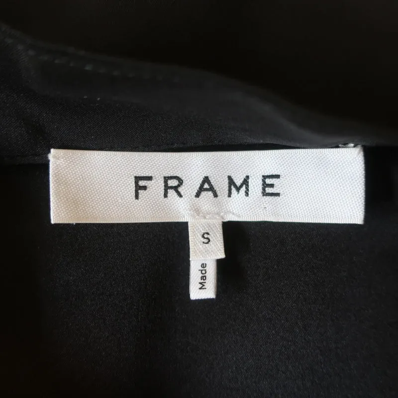 Haut à manches à volants encadrées en soie noire taille petit blouse à demi-boutonnage