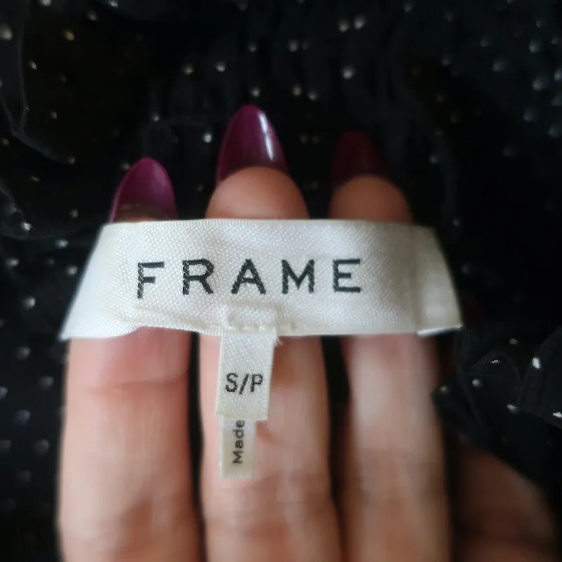 FRAME Blouse sans manches froncée en soie à pois noirs et blancs Taille S