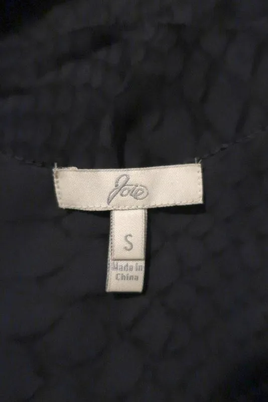 Joie Top Bessie Gris Foncé Imitation Peau de Serpent Soie Taille Petite Débardeur à Volants