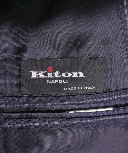 Costumes d'affaires Kiton