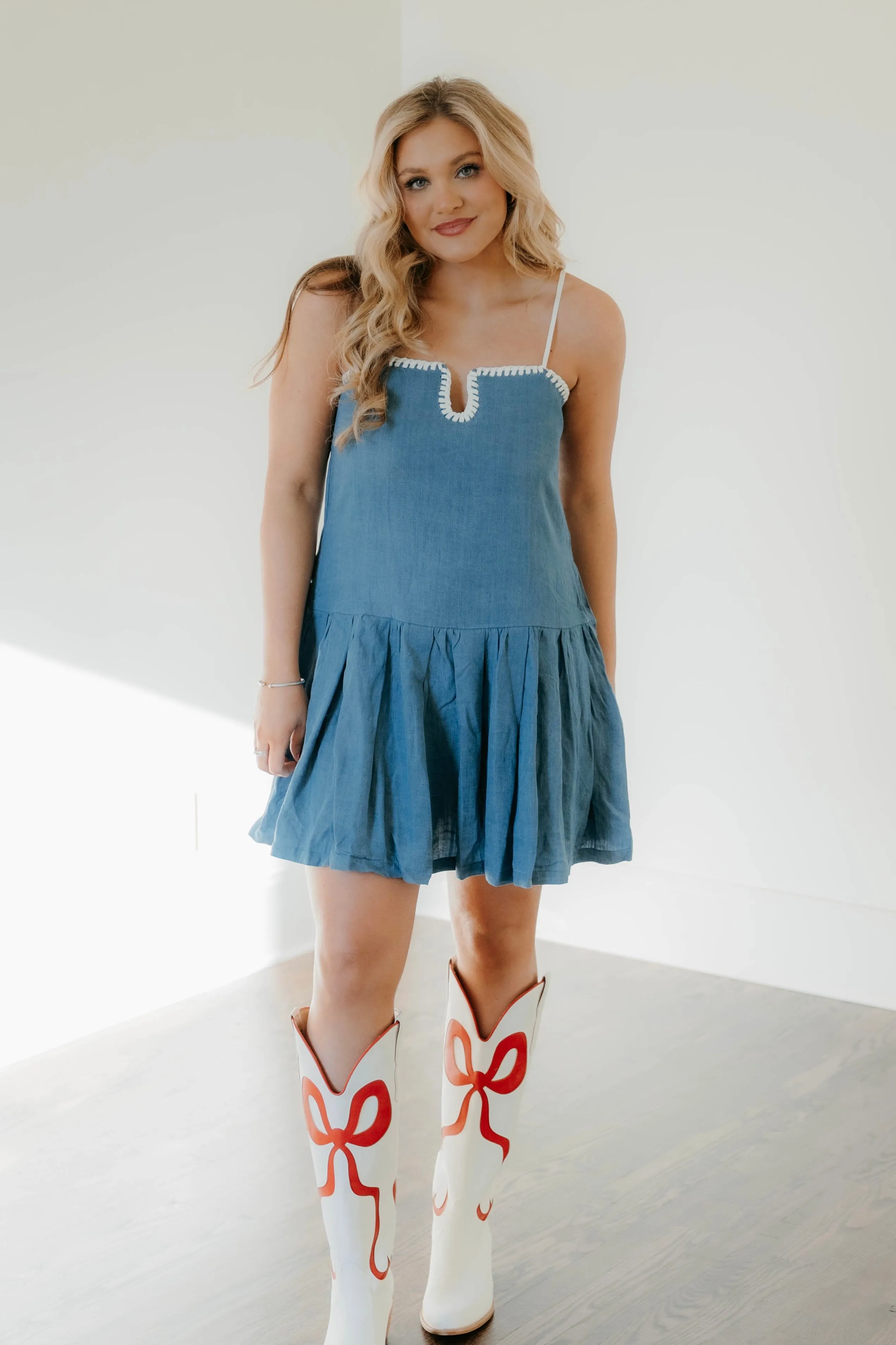Robe Lilyana Denim avec détails de coutures contrastées