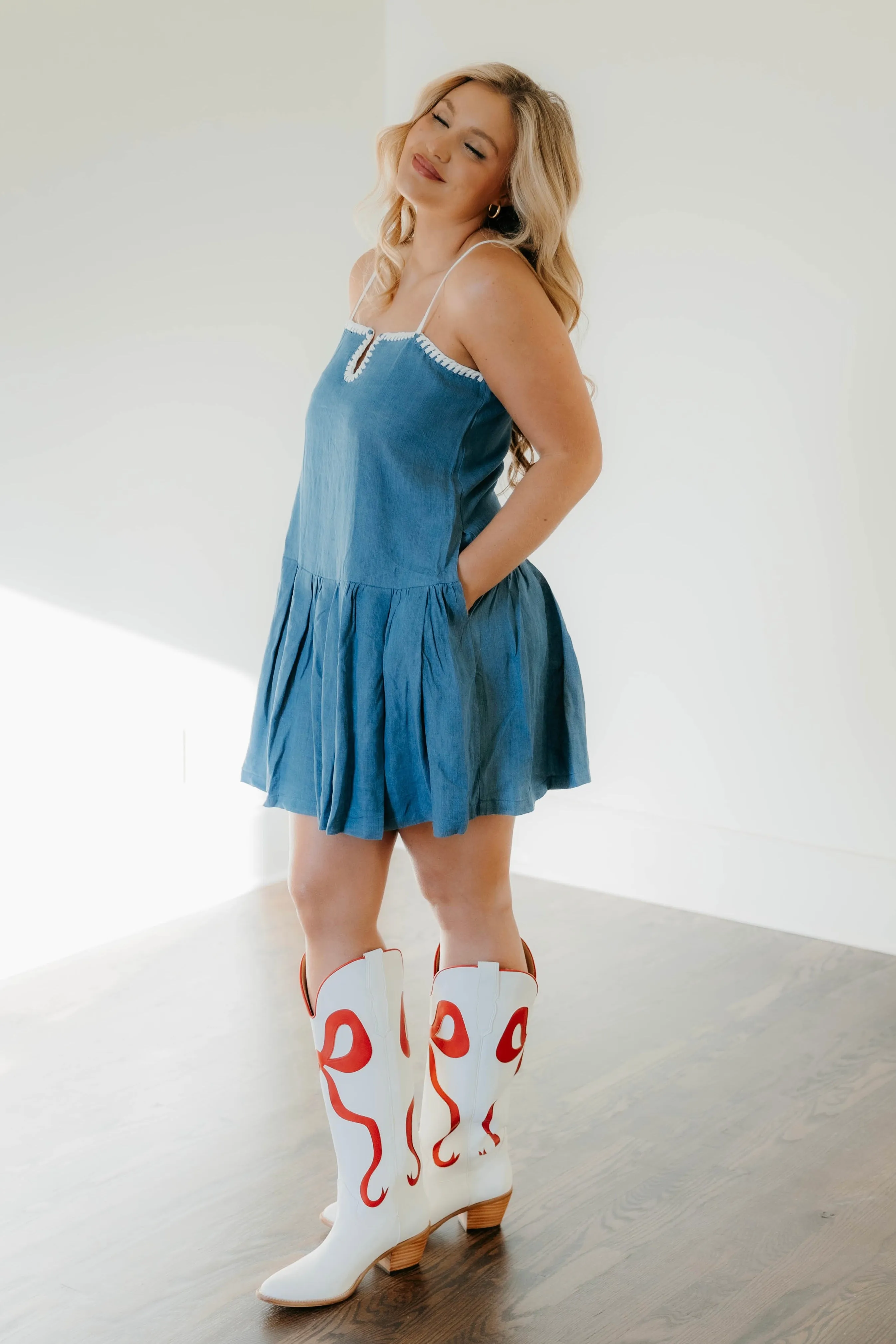 Robe Lilyana Denim avec détails de coutures contrastées