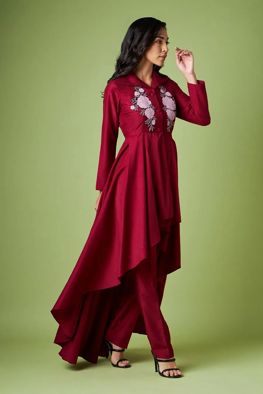 Ensemble coordonné de tunique brodée et pantalon bordeaux