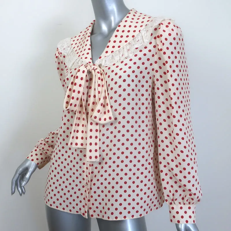 Miu Miu Blouse à col et nœud papillon en soie à pois, garnie de dentelle, couleur crème/rouge, taille 42