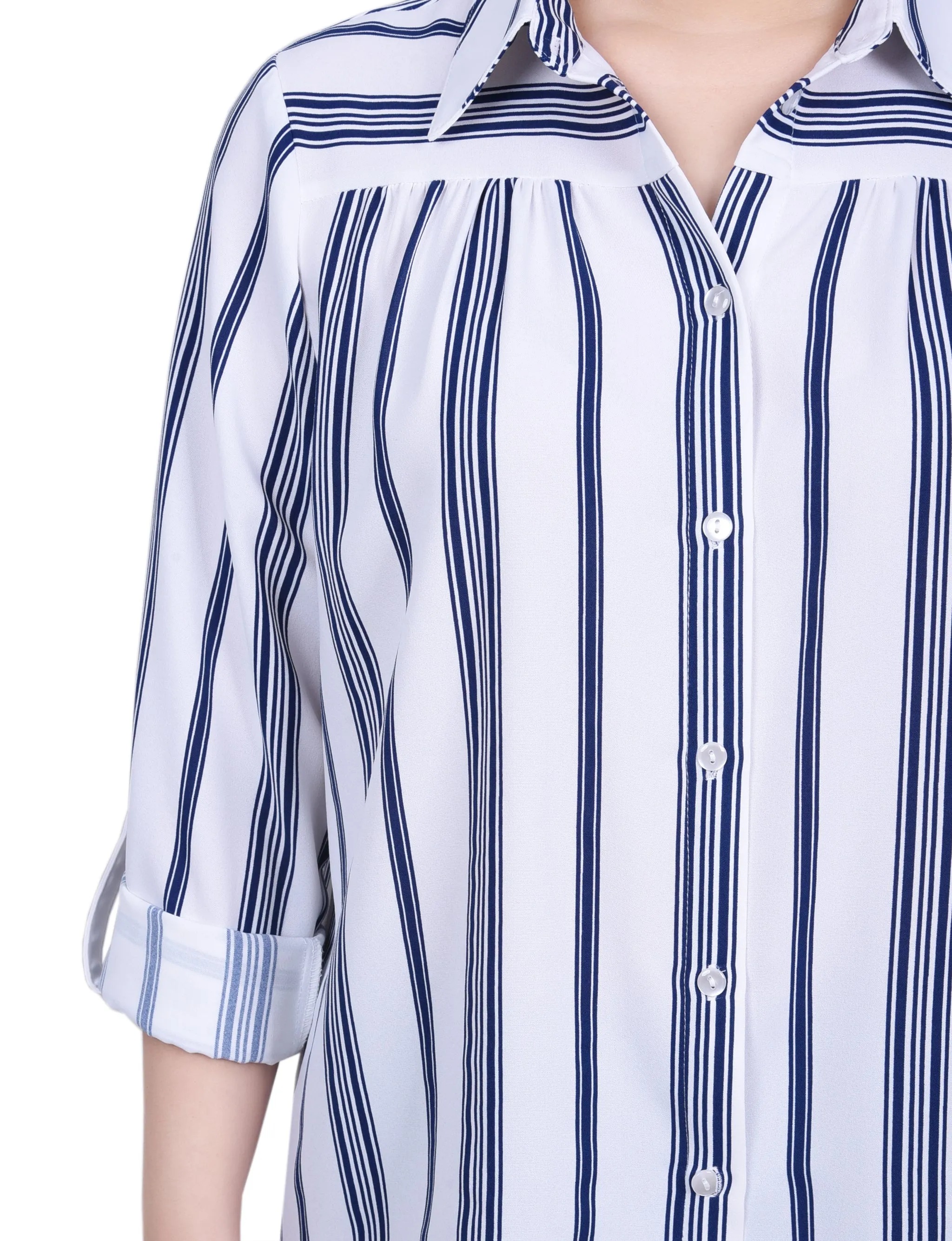 Blouse à manches courtes avec boutons roulés longs