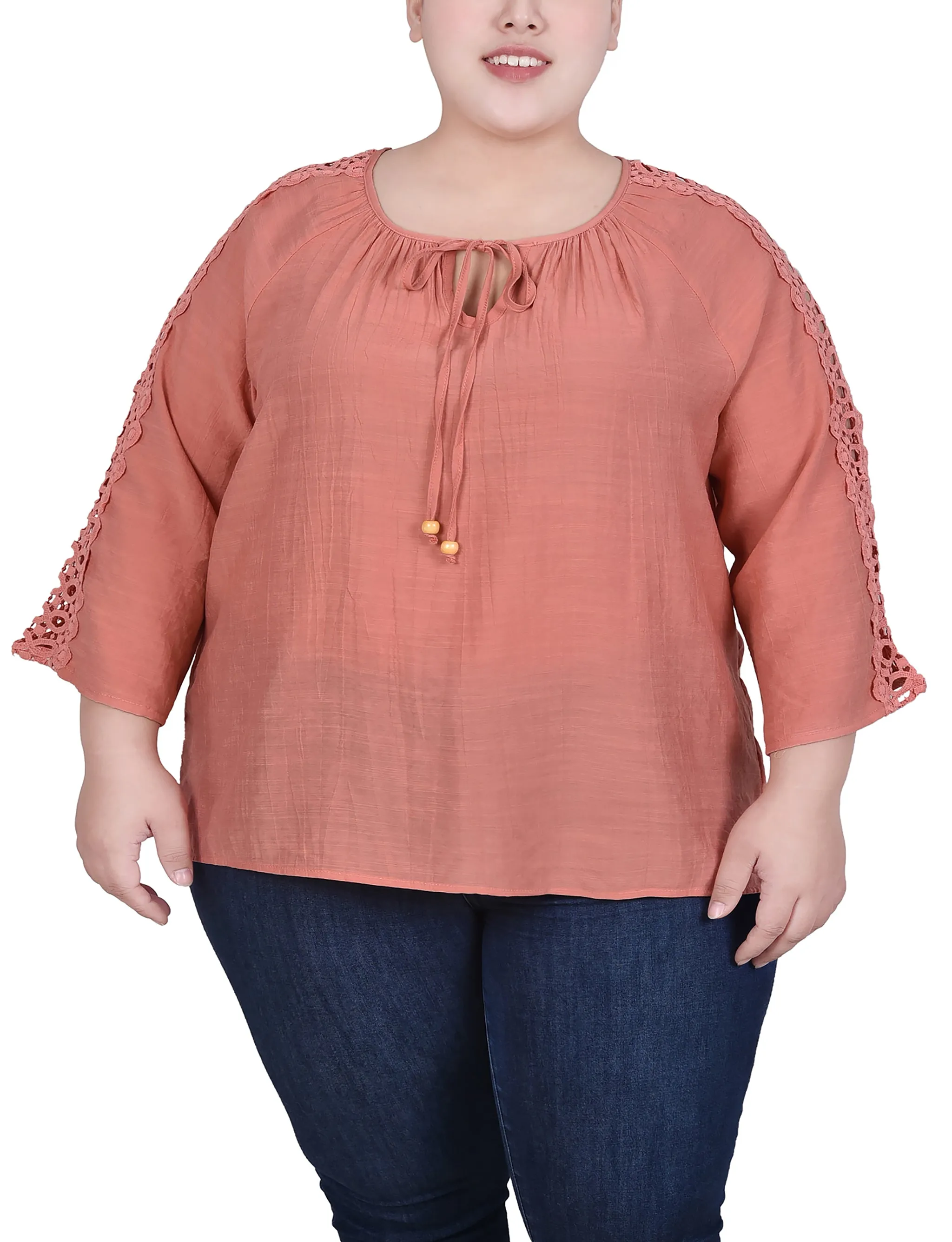 Blouse taille plus avec détails en crochet et manches 3/4