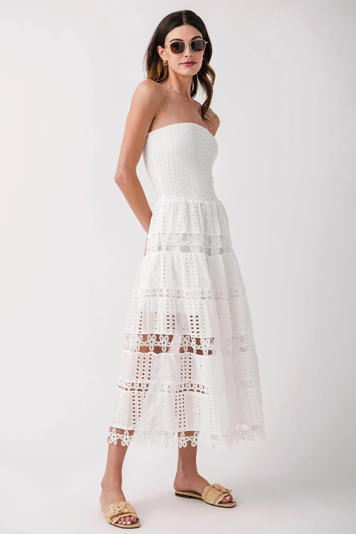 Robe tubulaire à œillets avec bretelles et œillets