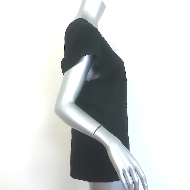 Le chemisier à col en V Row Labo Noir en crêpe extensible Taille Moyenne Manches courtes