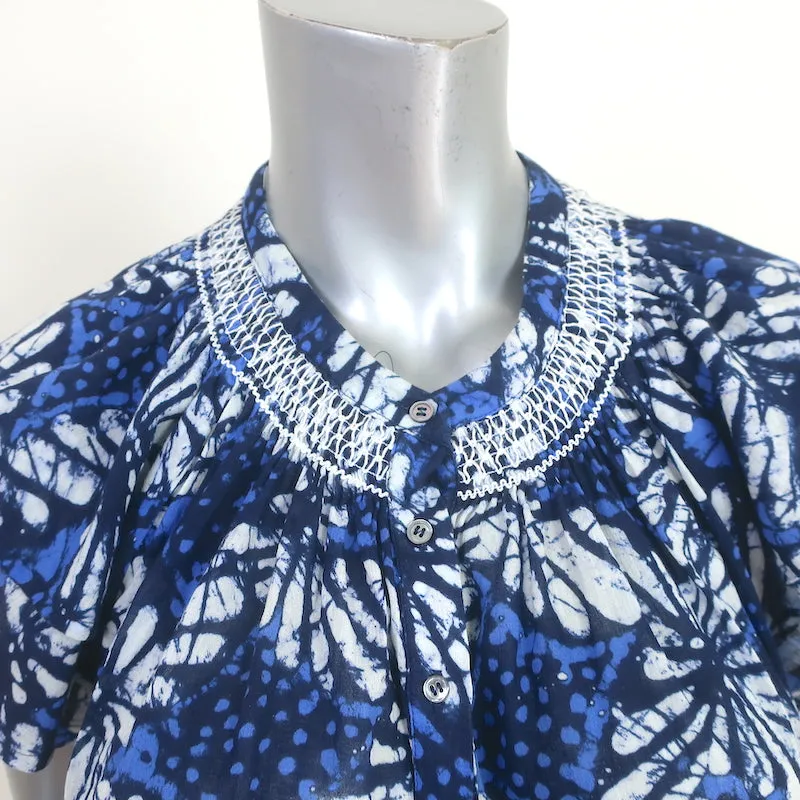 Xirena Haut Été Bleu Batik Imprimé Coton Taille Petite Blouse à Manches Papillon