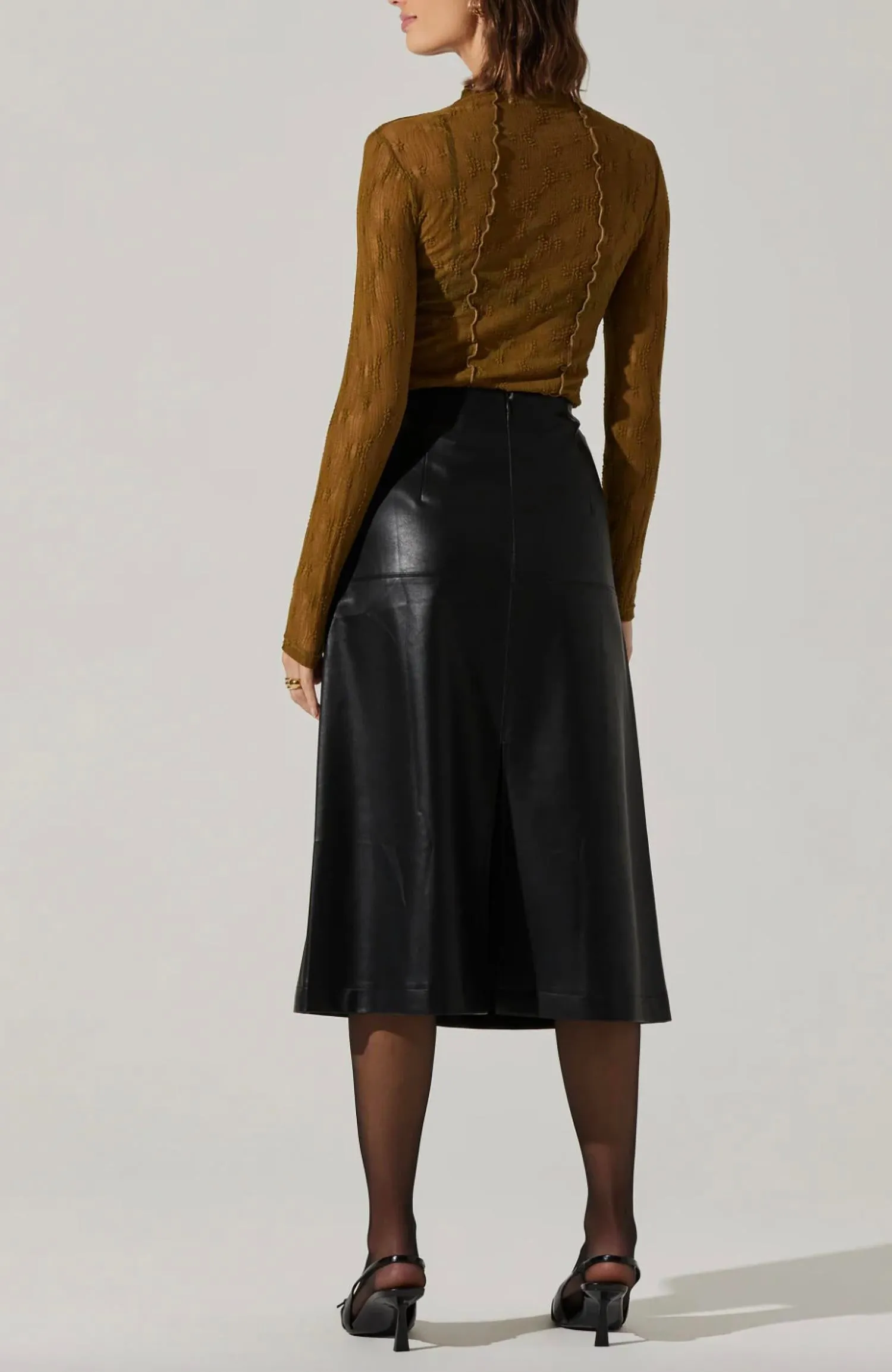 Jupe mi-longue en simili cuir Yuria en noir