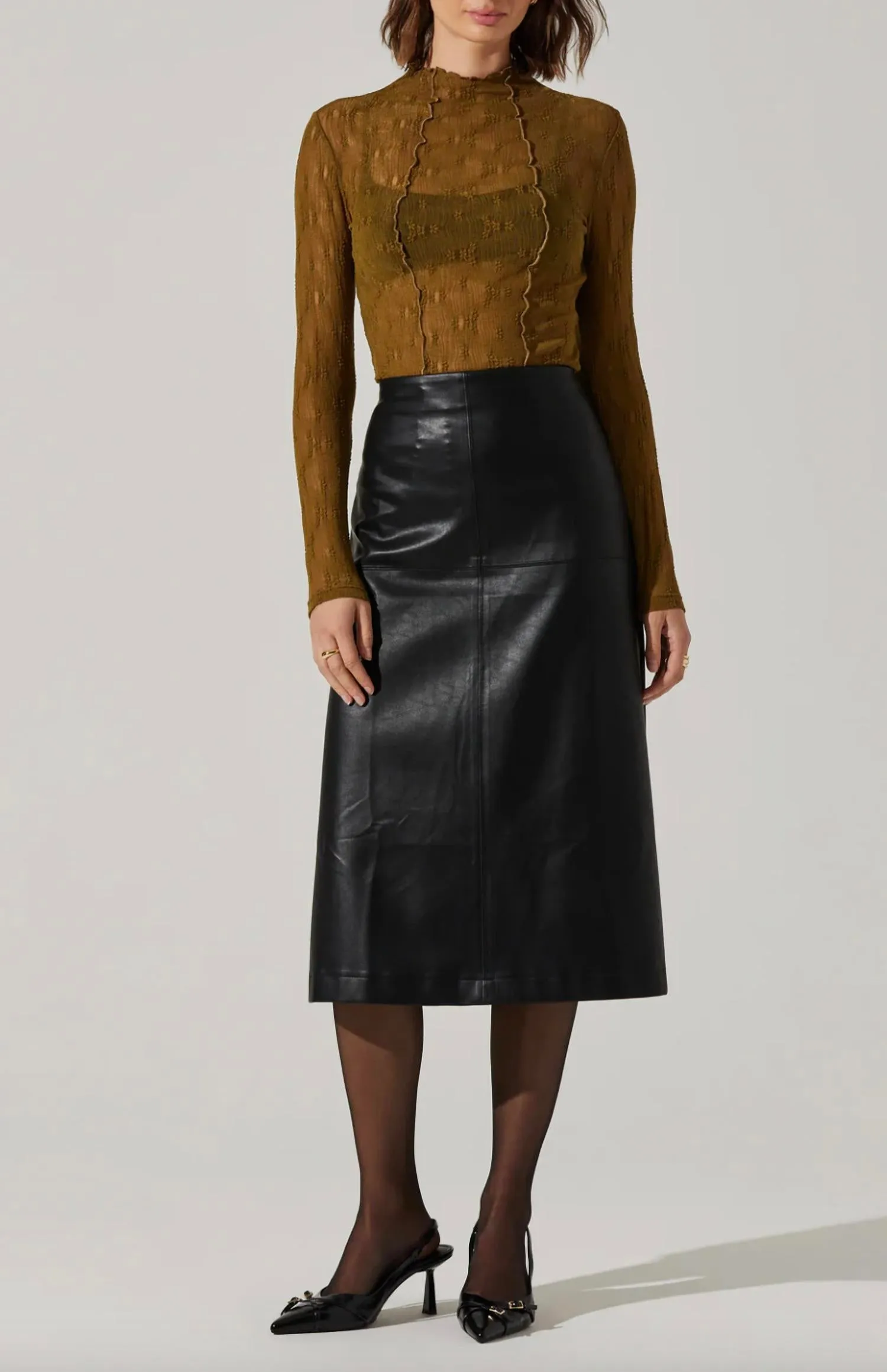 Jupe mi-longue en simili cuir Yuria en noir